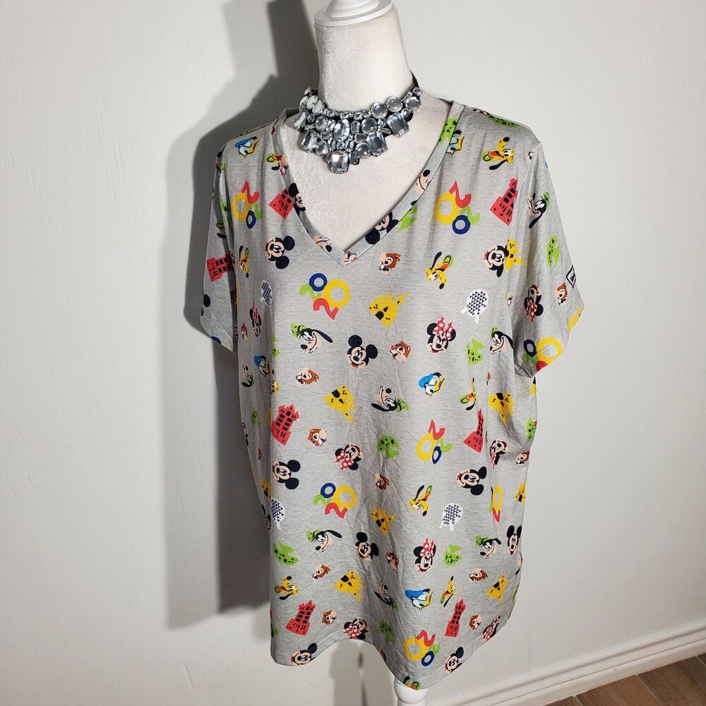 DISNEY 2020 BASIC TOP GRAY SHORT SLEEVE POLYESTER SIZE 2X